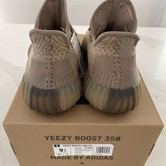 Adidas Yeezy v2 sand taupe - Picture 3 of 3